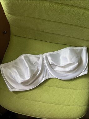 VTG Vanity Fair White Strapless 42D Underwire Satin Bandeau Bra
